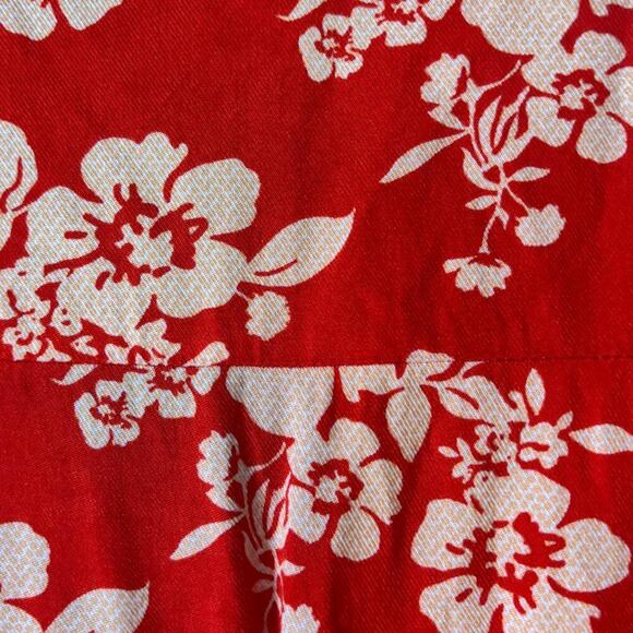 Red Floral Button-Up T-shirt Tropical Print Lightweight Relaxed Vacation Style - Picture 4 of 5